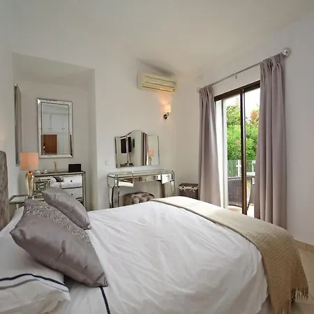 Vale Do Garrao Sleeps 8 With Pool Air Con And Wifi * Vale do Lobo