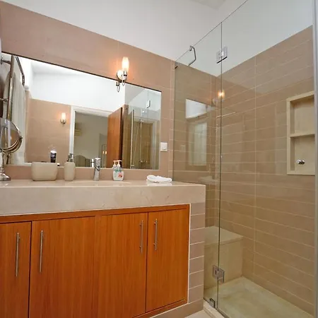 Vale Do Garrao Sleeps 8 With Pool Air Con And Wifi * Vale do Lobo